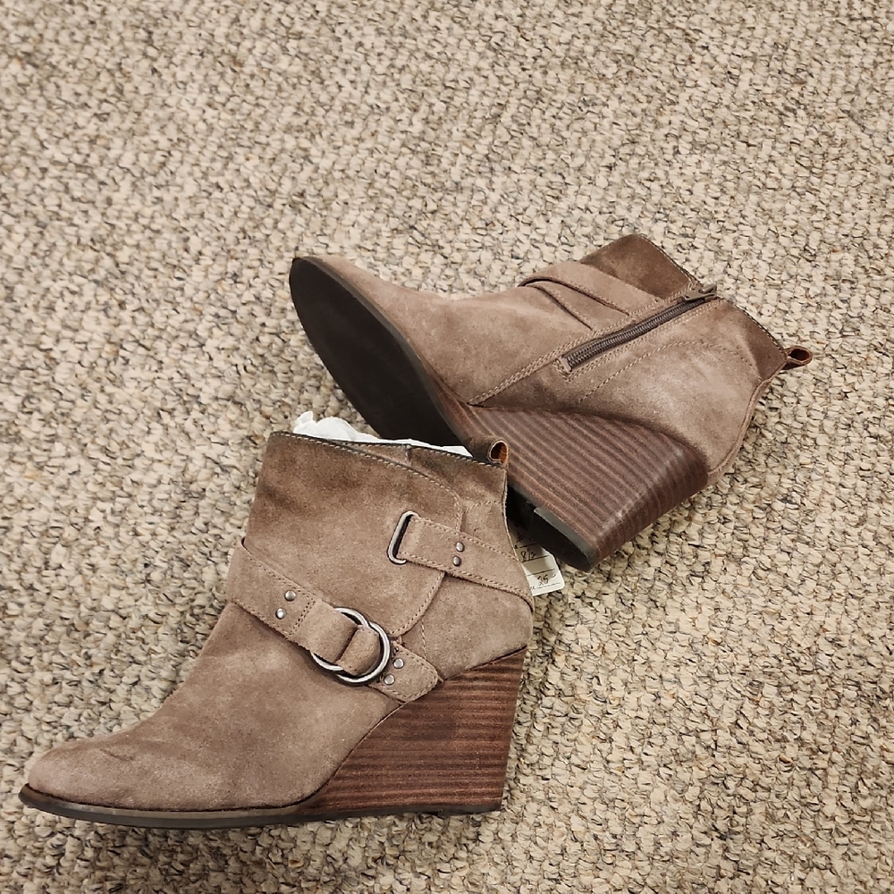 Lucky Brand Brown SUEDE Ankle Booties WITH ZIPPERS SIZE 8.5 NEW W/O TAGS OR BOX